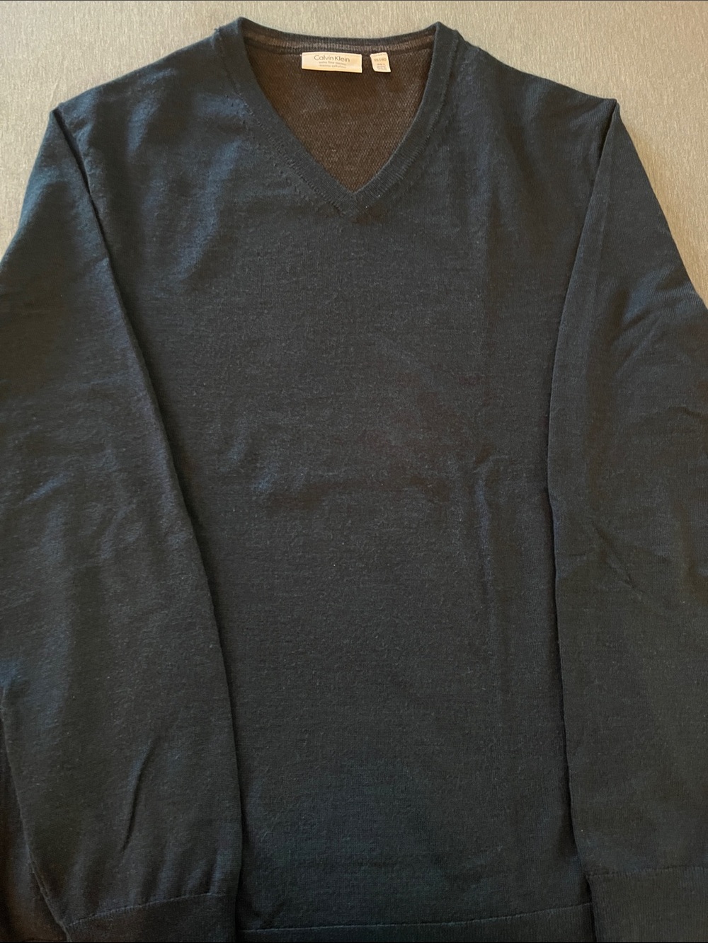 Calvin Klein Men's V-Neck Sweater - Dark Navy extra fine merino